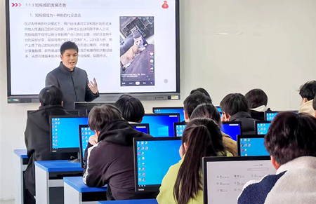 签约.jpg 签约.jpg