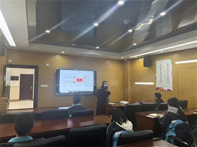 3 指导老师.jpg 3 指导老师.jpg