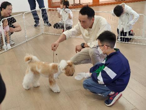 5驯导师与小朋友互动_副本.jpg 5驯导师与小朋友互动_副本.jpg