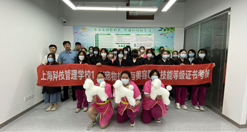 1.同学们与考评员钟老师、杨老师合影_副本.jpg 1.同学们与考评员钟老师、杨老师合影_副本.jpg