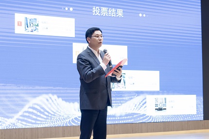 4、邬文敏 宣读结果.jpg