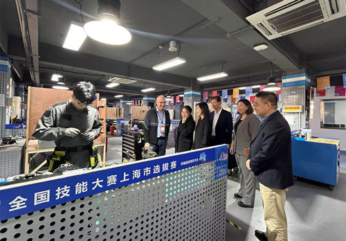 15现场观摩_副本.jpg 15现场观摩_副本.jpg