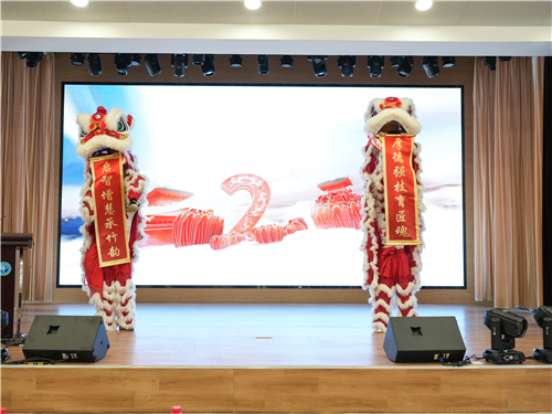 2龙狮上台.jpg 2龙狮上台.jpg