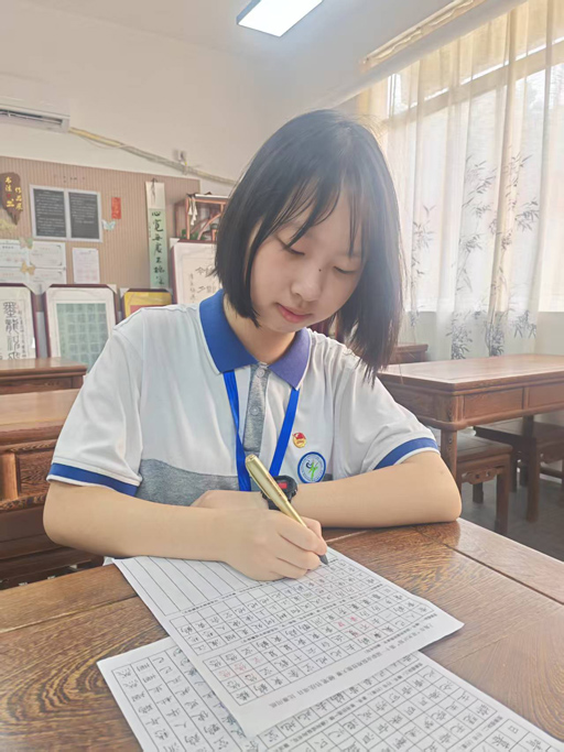 张昕悦1.jpg