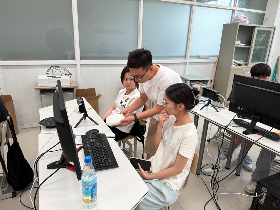 “扬帆来青”增材制造活动照片12.jpg “扬帆来青”增材制造活动照片12.jpg