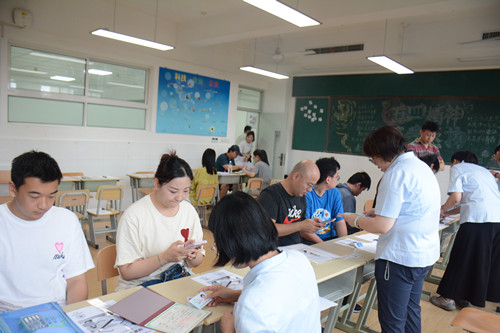 7资助卡办理中2_副本.jpg 7资助卡办理中2_副本.jpg